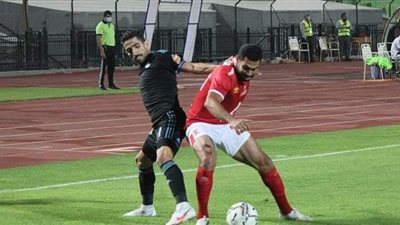 بعد 65 دقيقة.. الأهلي بـ10 لاعبين يواصل التعادل السلبي أمام بيراميدز