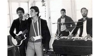 في عيد ميلاده.. 15 صورة من حياة الهضبة عمرو دياب