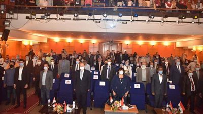 وزيرة الثقافة ومحافظ أسيوط يفتتحان معرض المبادرة الرئاسية 