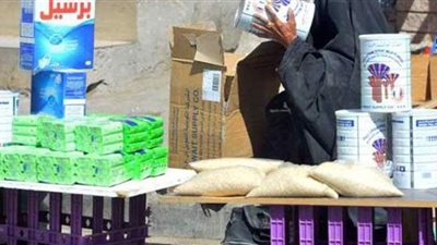 بعد اتهام مصريين بتهريب سلع تموينية.. الكويت تتخذ قرارًا عاجلًا بشأن الوافدين