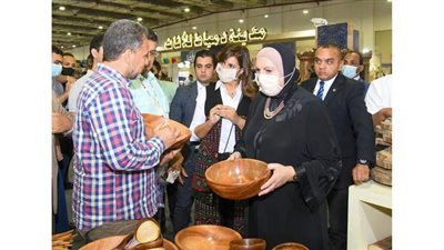 وزيرة التجارة: معرض تراثنا يقدم أوجه الدعم والمساندة لأصحاب الحرف اليدوية والتراثية