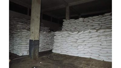 حبس أمين مخزن ومسئول تعبئة 4 أيام  للاستيلاء على كمية من السلع التموينية | صور