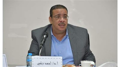 نائب رئيس جامعة القناة يتابع خطة الإرشاد الأكاديمى للعام الدراسي بكلية التربية الرياضية