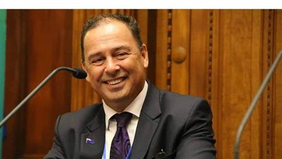 رئيس وزراء نيوزلندي يمنح نفسه 17 حقيبة وزارية في حكومته