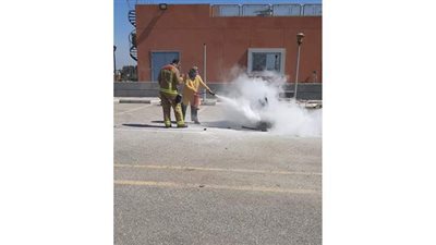 أعمال الإطفاء ومكافحة الحرائق في دورة تدريبية بالقابضة للمطارات