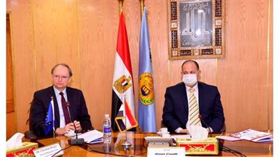 محافظ أسيوط يشهد توقيع اتفاقيات المنح الفرعية | صور