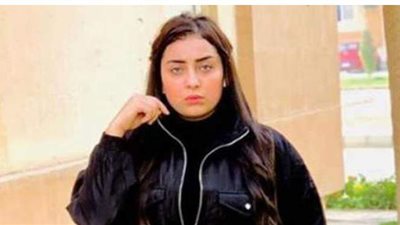 نوبة بكاء هيستيري تصيب هدير الهادي بعد علمها بوفاة والدها خلال محاكمتها