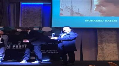 محمد حاتم يعلق على فوزه بجائزة أفضل ممثل عن 