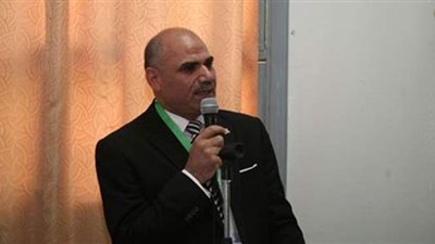 رئيس جامعة الأقصر يتابع إجراءات الكشف الطبي للطلاب  وامتحانات الدراسات العليا