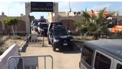 لحظة مداهمة 3 مصانع بداخلهم 257 طن أسمدة ومبيدات مجهولة المصدر| فيديو