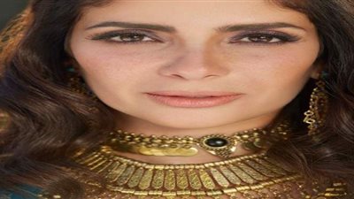 مهرجان القاهرة السينمائي يكرم منى زكي بجائزة فاتن حمامة للتميز في الدورة 42