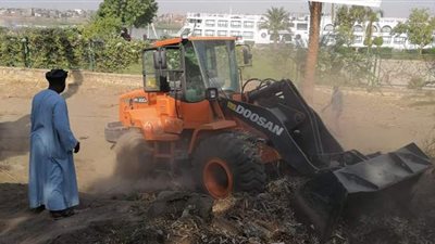 رفع 32 طن مخلفات  ري من ترعة المعلا في الأقصر | صور