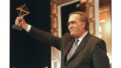 وداعا محمود ياسين.. مسيرة عملاق من فتى الشاشة الأول حتى 