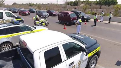 كثافات مرورية أعلى الطرق القاهرة والجيزة.. واستمرار إغلاق طريق الواحات