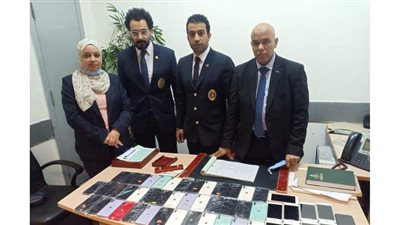إحباط تهريب هواتف محمولة بحوزة راكب في مطار القاهرة