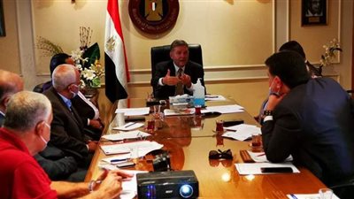 وزير قطاع الأعمال يلتقي عددًا من رؤساء النقابات بشأن مسودة لائحة الموارد البشرية للشركات