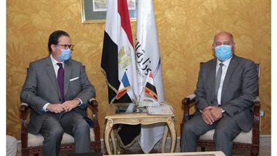 وزير النقل يبحث مع السفير الفرنسي بالقاهرة سبل دعم التعاون المشترك