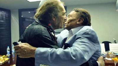 قصة خلاف محمود ياسين وعادل إمام الذي أذابته جنازة نور الشريف