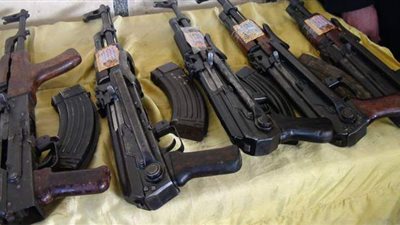 ضبط 6 قطع سلاح ناري بحوزة 5 متهمين في الجيزة