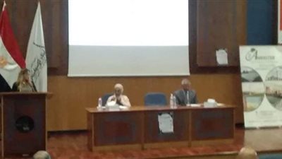 بدء جلسة دراسة الأثر البيئي لإنشاء منطقة لوجستية ظهير لميناء الإسكندرية