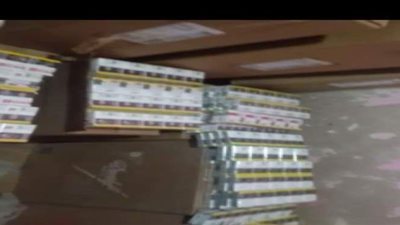 مصادرة  630 ألف علبة سجائر مجهولة المصدر بحوزة 4 أشخاص بأسوان