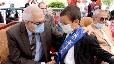 في اليوم العالمى للمكفوفين.. 4 عيادات عيون متنقلة من جامعة المنصورة للكشف على المرضى