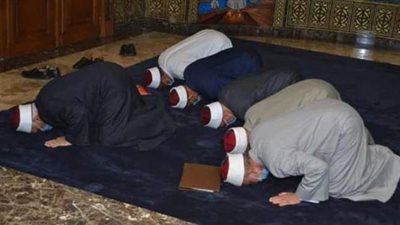 تأكيدا للوحدة الوطنية.. أعضاء “خريجي الأزهر” يصلون الظهر بمطرانية طنطا