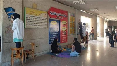 الجامعات تواجه كورونا في العام الدراسي الجديد.. أجهزة تعقيم وقياس درجات حرارة بالقاهرة.. عين شمس تستعين بشركة تطهير.. وندوات عن التعليم الهجين بحلوان