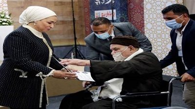 تفاصيل زيارة قرينة الرئيس السيسي معرض 