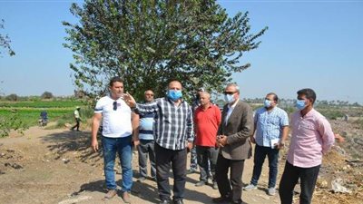 محافظ القليوبية يتفقد تطوير ورصف طريق عزبة الموله بتكلفة ١٢ مليون جنيه