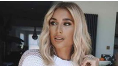 البلوفرات التريكو بأكمام واسعة موضة شتاء 2020 | صور