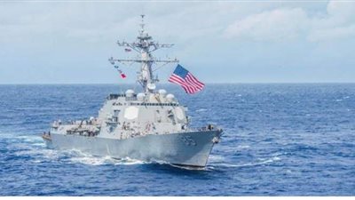 بعد دعوة الرئيس الصيني جيشه للاستعداد للحرب.. مدمّرة أمريكية تعبر مضيق تايوان