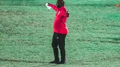 جلسات منفردة من موسيماني للاعبي الأهلي استعدادا لمواجهة الوداد المغربي