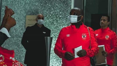 موسيماني يحاضر لاعبي الأهلي بالفيديو استعدادا لمواجهة الوداد