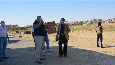 محافظ الوادى الجديد يوجه بتغطية المصرف الزراعي بأرض البحوث