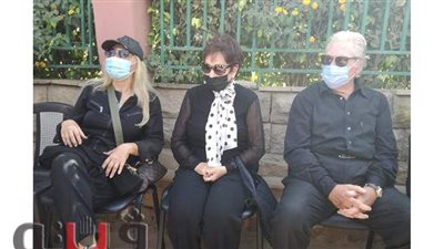 حسين فهمي ونادية الجندي في جنازة محمود ياسين | صور