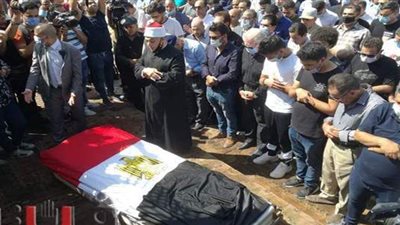 العشرات يؤدون صلاة الجنازة على الفنان الراحل محمود ياسين بمسجد الشرطة | صور