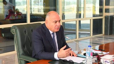 محافظ قنا: نقف على مسافة واحدة من جميع المرشحين | صور