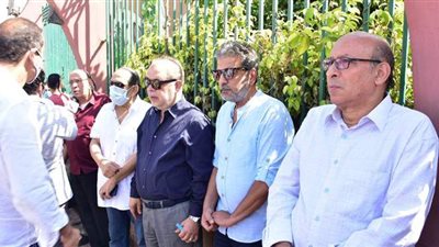 نجوم الفن يشاركون في جنازة محمود ياسين | صور