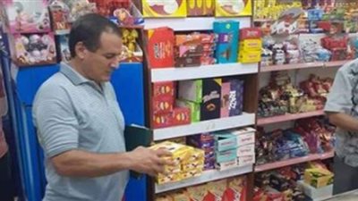 ضبط 3 ألاف عبوة أغذية  فاسدة داخل مصنع بزفتي