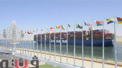 قناة السويس تشهد العبور الأول لـ 