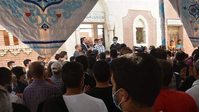 50 صورة ترصد مشاركة نجوم الفن في جنازة الفنان محمود ياسين