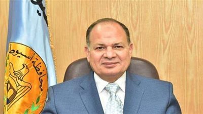 باستثمارات 2.8 مليار دولار.. ​ محافظ أسيوط يناقش مشروع مجمع التكسير الهيدروجين