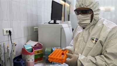 خبراء يحذرون من خطورة مناعة القطيع.. المتعافون من كورونا قد يصابون مرة أخرى