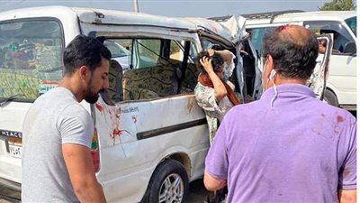 بالأسماء.. مصرع ٣ أشخاص وإصابة ١١ آخرين في حادث تصادم على طريق 