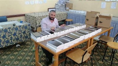 تسليم 20 ألف جهاز تابلت لـ 13 إدارة تعليمية بكفر الشيخ لتوزيعها على طلاب أولى ثانوي