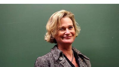 ملك بلجيكا يلتقي بأخته غير الشقيقة لأول مرة بعد إثبات بنوتها لأبيه