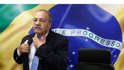 نائب مقرب من 