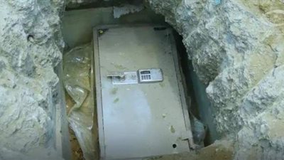 شاهد.. كيف أخفى 