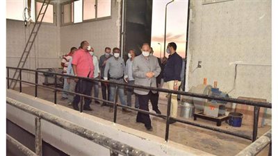 محافظ أسيوط يتفقد محطة معالجة الصرف الصحي بمنفلوط | صور